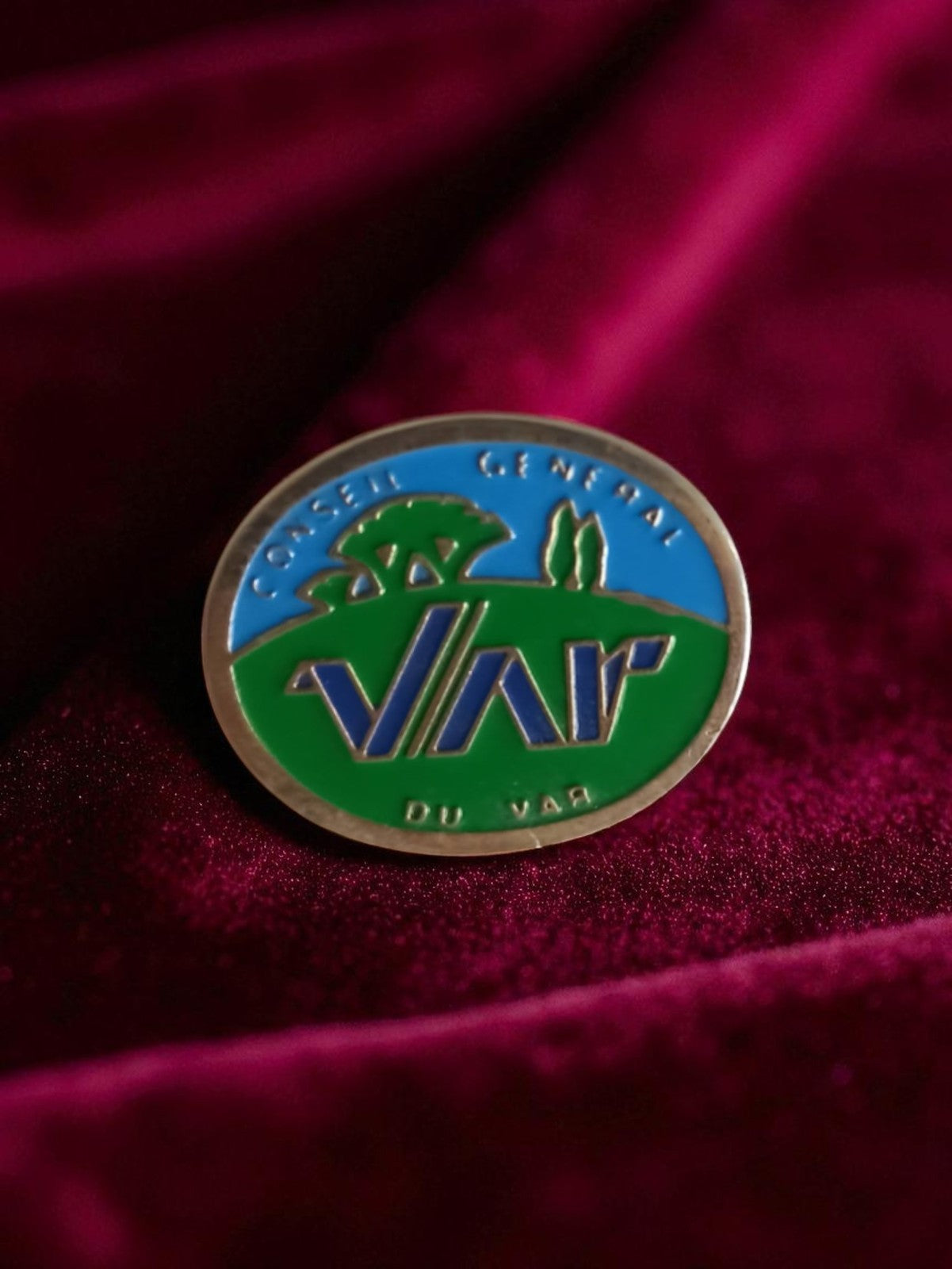 Pin's ancien Conseil Général du Var badge émaillé vintage rétro publicité