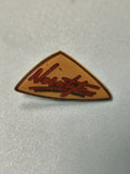 Vintage pin's triangle Noritzy jaune rouge rétro collection (ref 11)