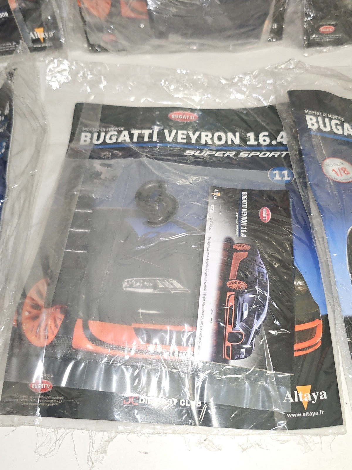 Bugatti Veyron 16.4 Super Sport lot fascicules + pièces 1:8 modèle neuf Bugatti