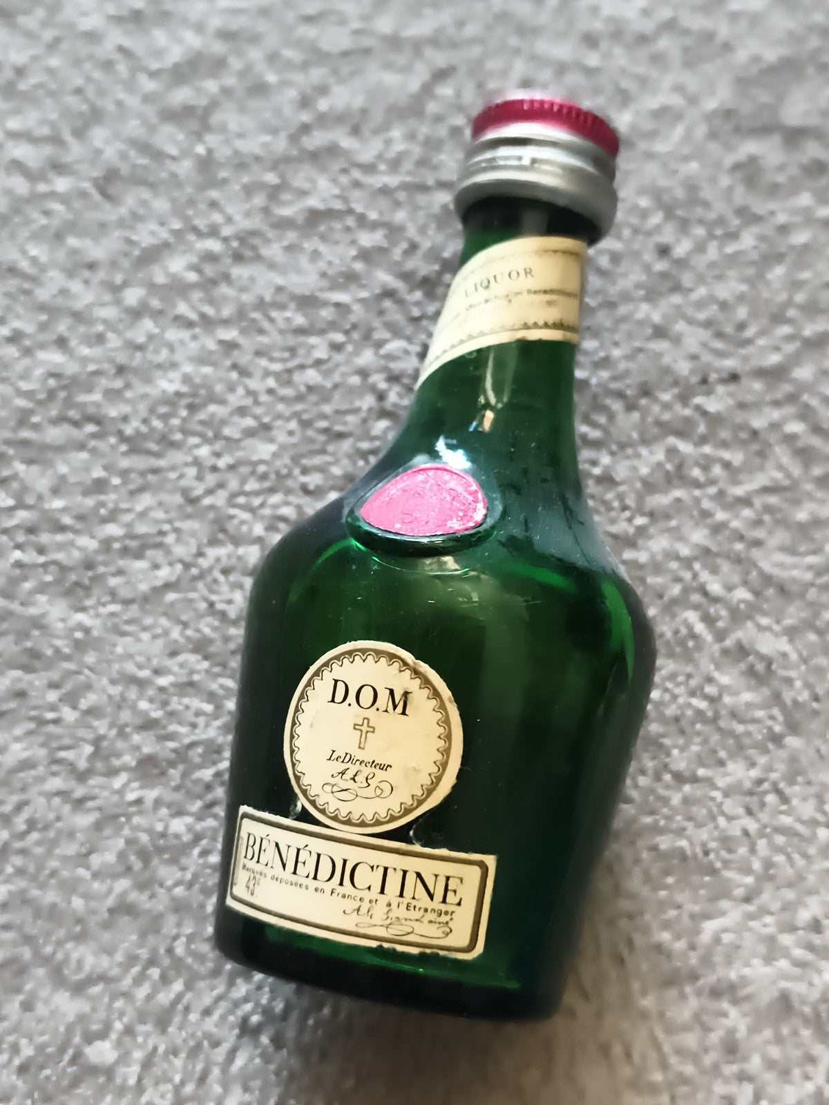 Mignonnette Bénédictine D.O.M ancienne verte partiellement pleine vintage