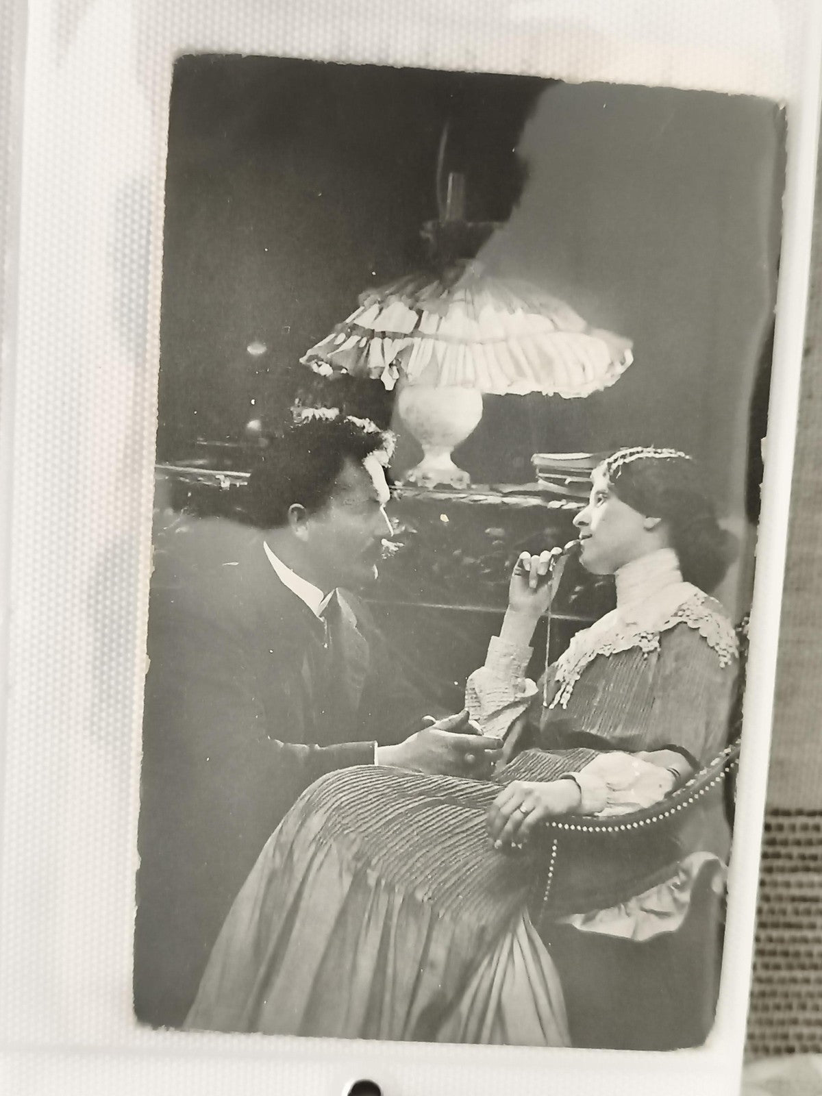 Carte postale ancienne photo scène romantique 1900, intérieur rétro, CPA