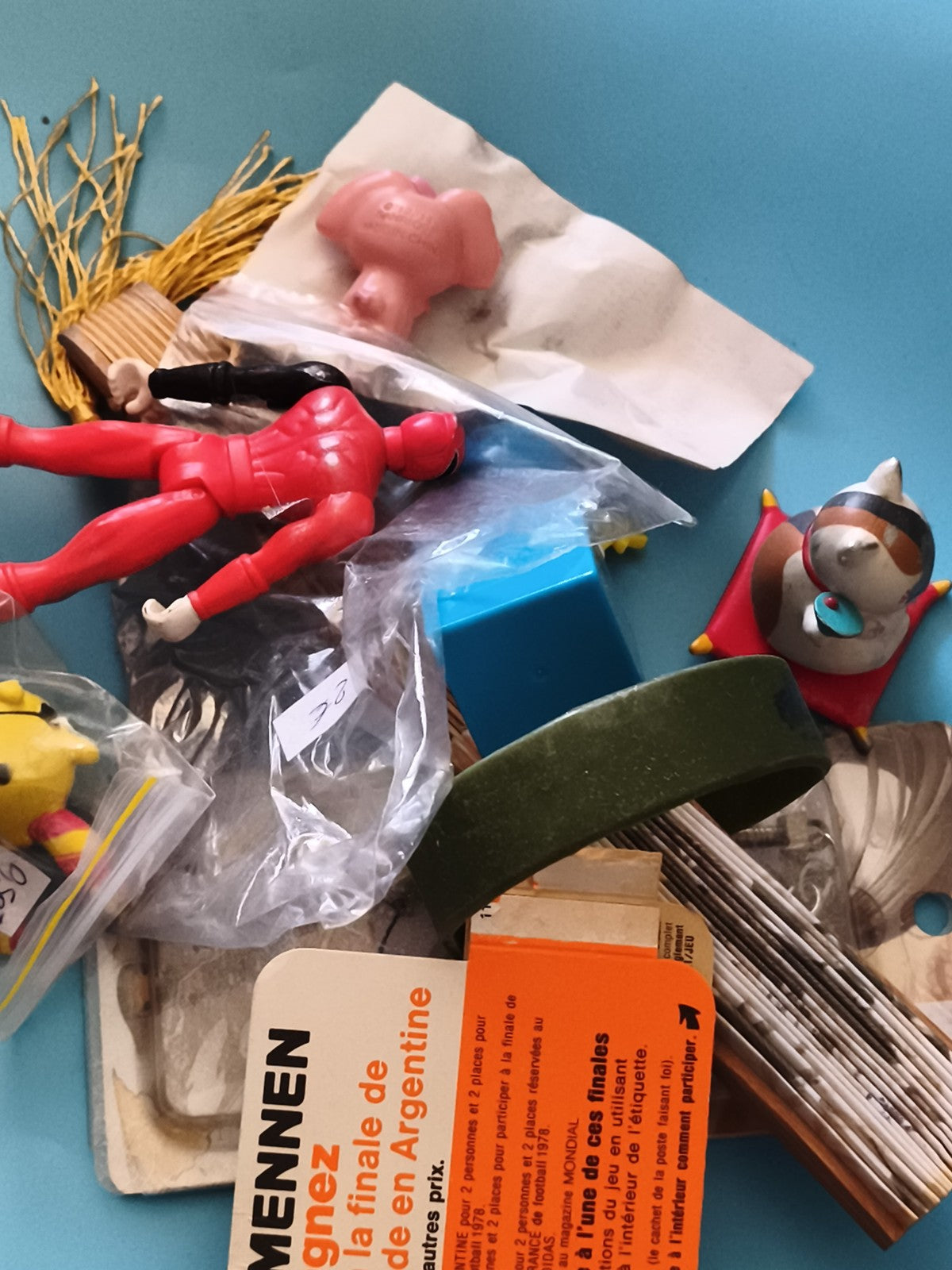 Lot de figurines jouets Kinder Power Rangers objets divers années 80 90