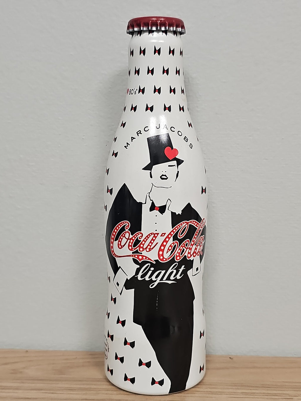 Bouteille Coca Cola pleine édition MARC JACOBS design exclusif boisson scellée