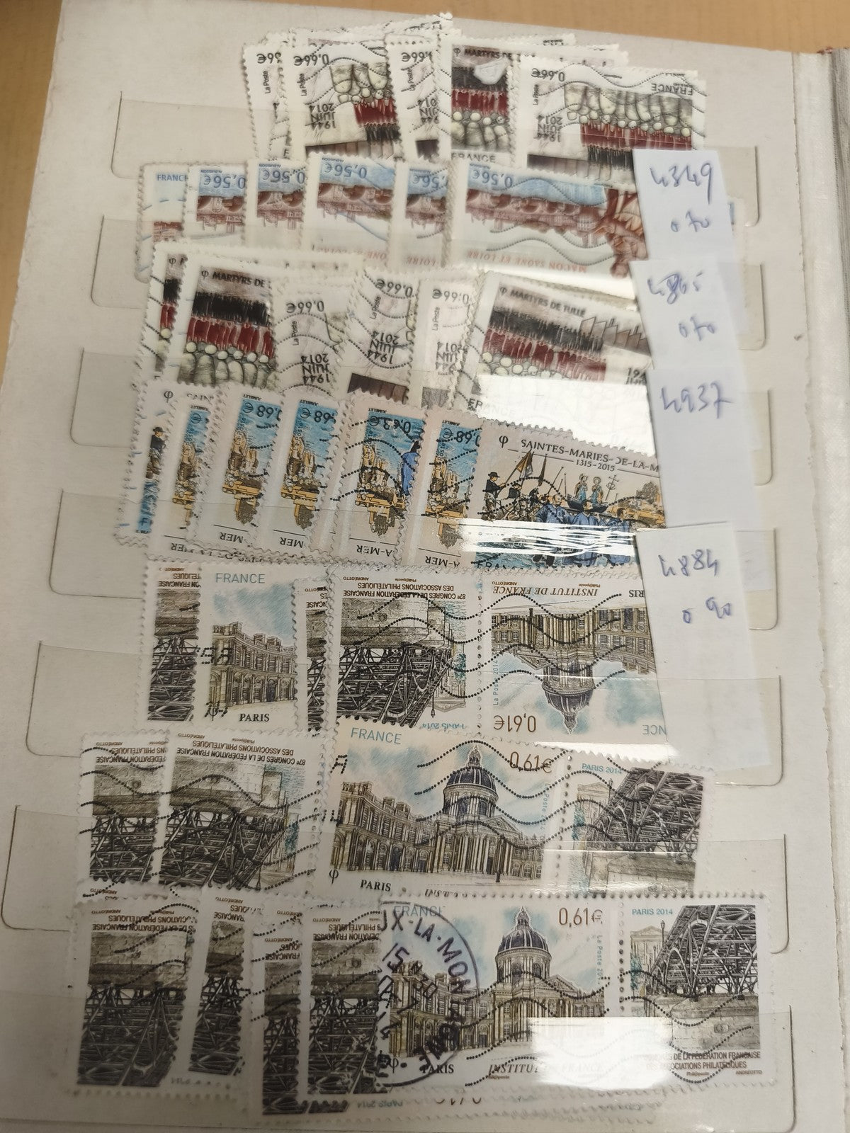 Lot timbres oblitérés France architecture monuments Paris Saintes-Maries