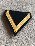 Insigne militaire ancien chevron doré tissu noir écusson vintage armée