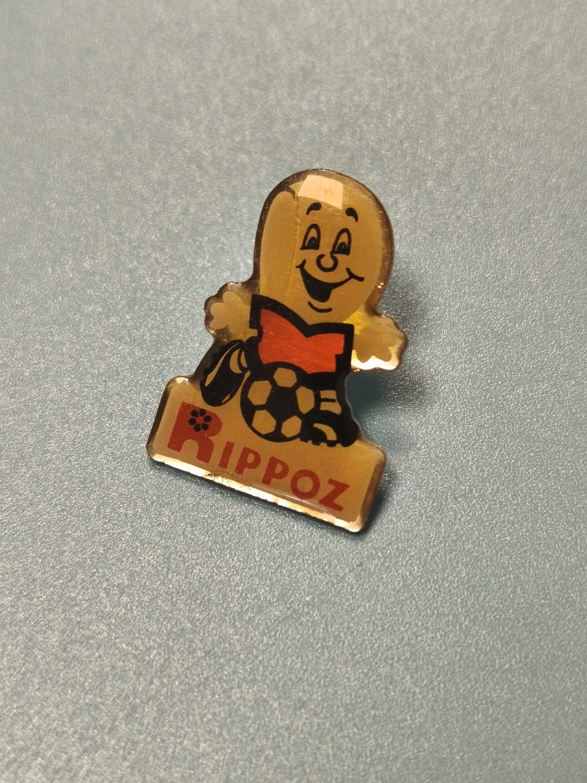 Vintage pin's Rippoz mascotte football ancien badge collection rétro