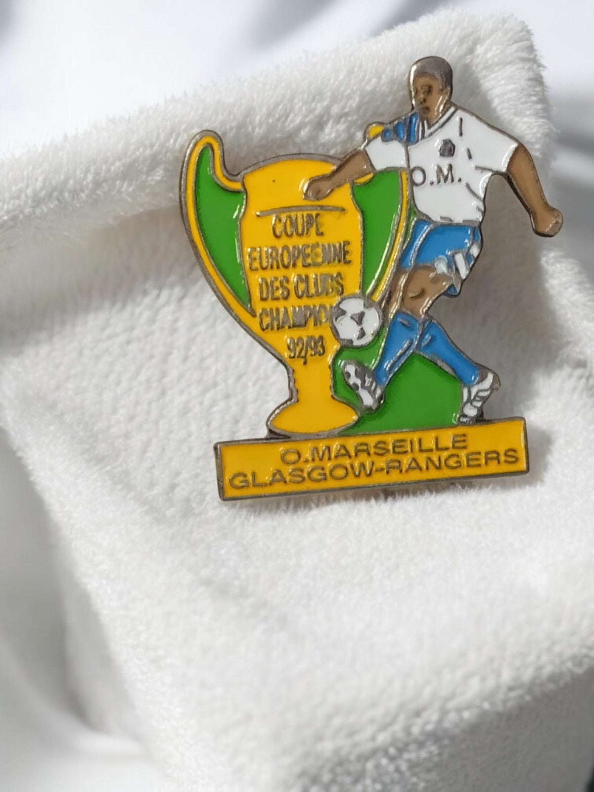 Pin's vintage OM Coupe Europe 92/93, badge Olympique Marseille Glasgow Rangers