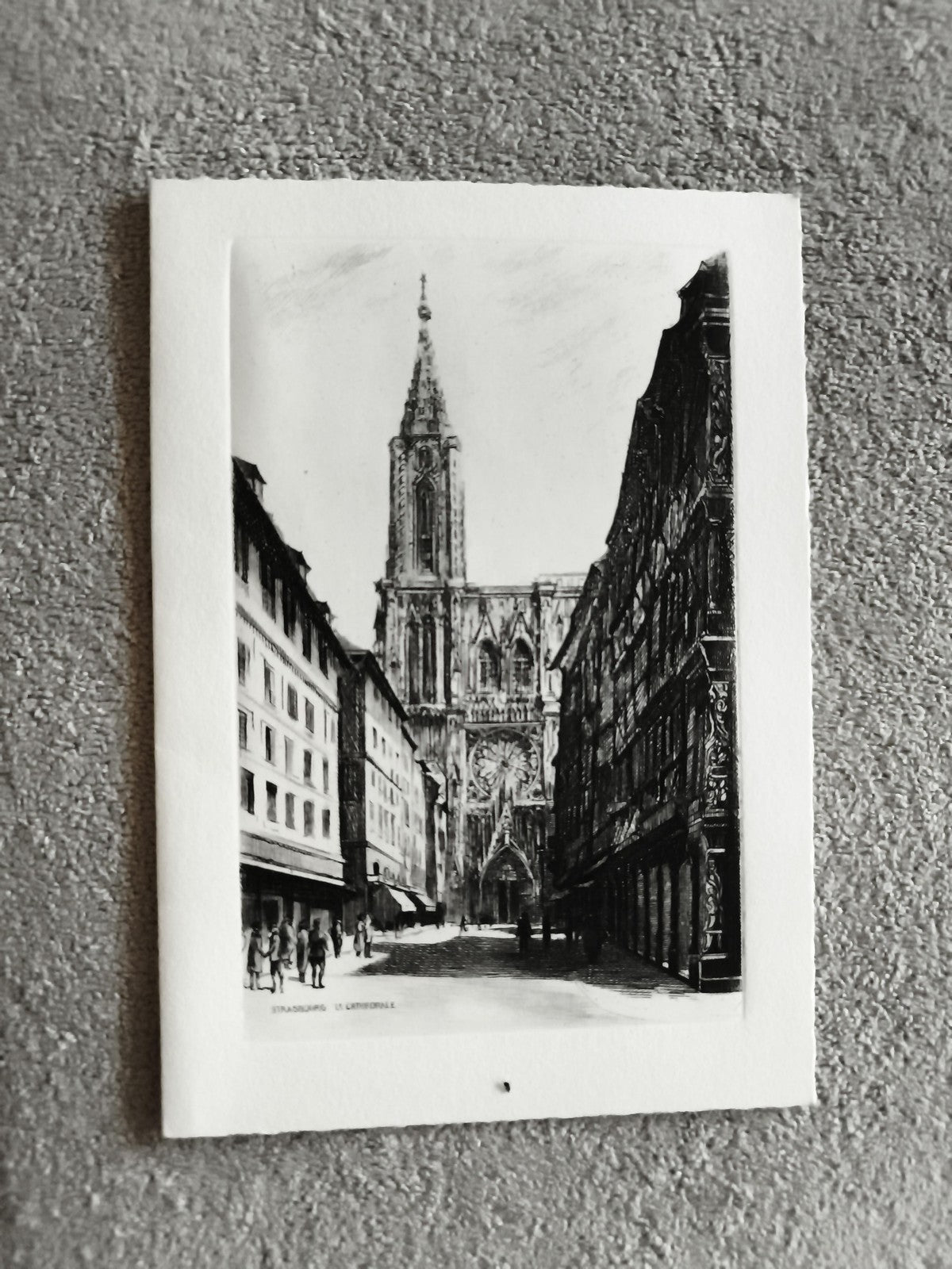 Gravure Strasbourg Cathédrale façade noire et blanc philatélie architecture