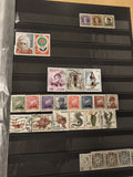 Lot de timbres Monaco et France thématiques animaux, personnages, fleurs, oblité