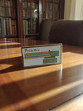Pin's vintage Présence Contrat SMP – badge rétro rectangulaire émaillé