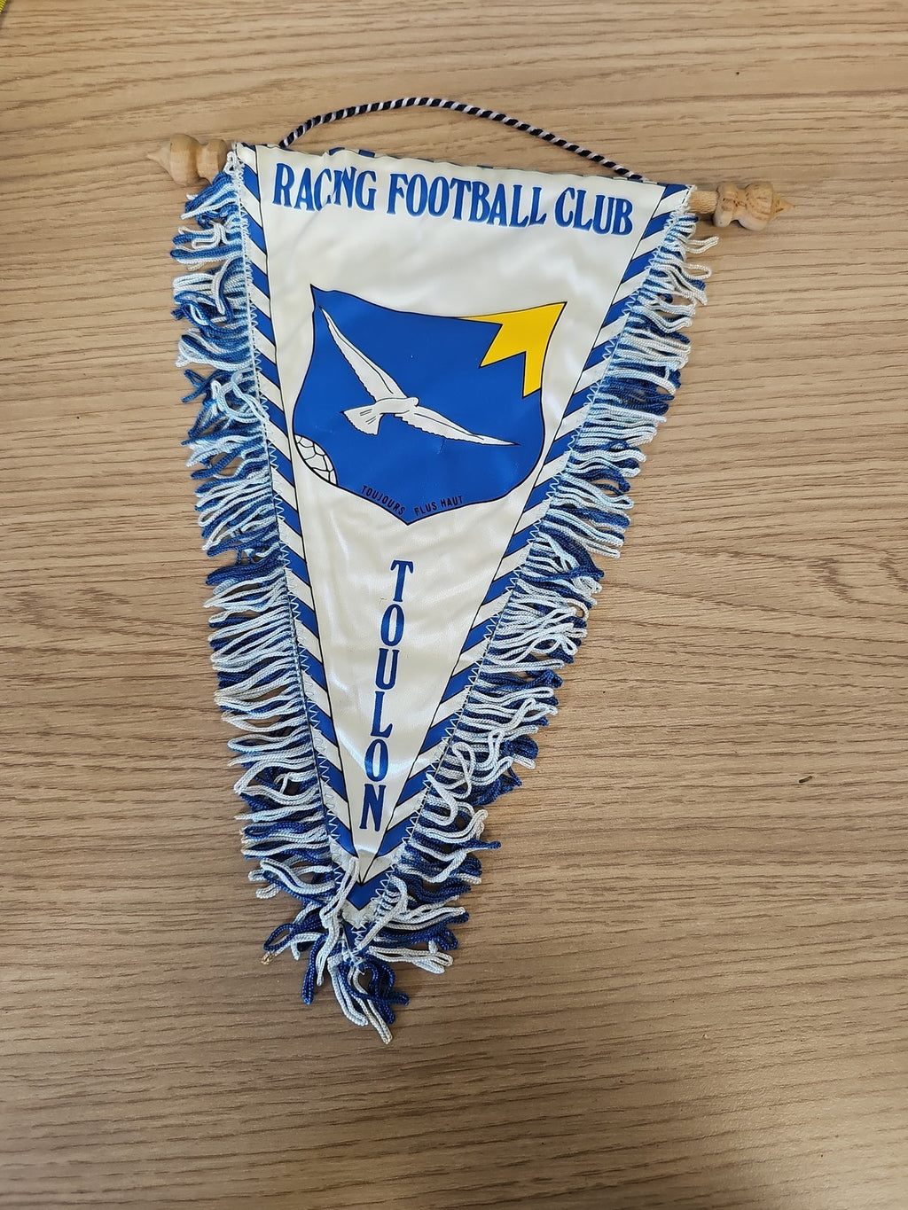 Fanion rétro Racing Football Club Toulon vintage, blason mouette bleu blanc